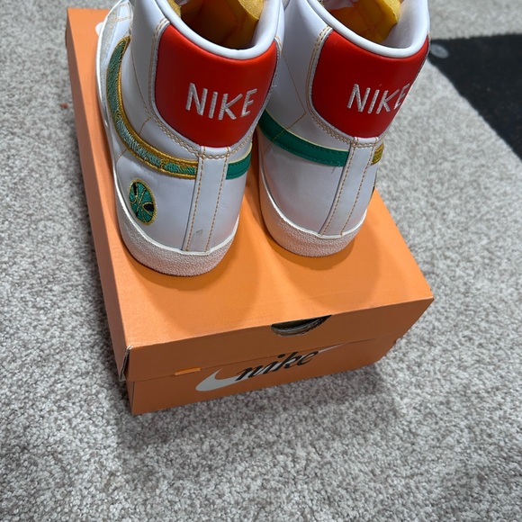 Nike Blazer Mid '77 Vintage White and Gold - Picture 2 of 5